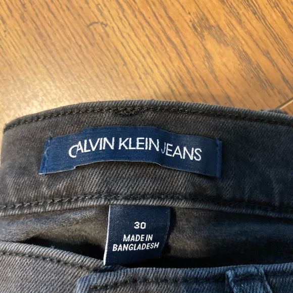 Calvin Klein Women’s Jeans. - Picture 3 of 6